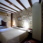 Microtel Placentinos מלון 2*