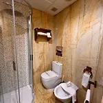 Microtel Placentinos ホテル 2*