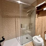מלון Microtel Placentinos 2*