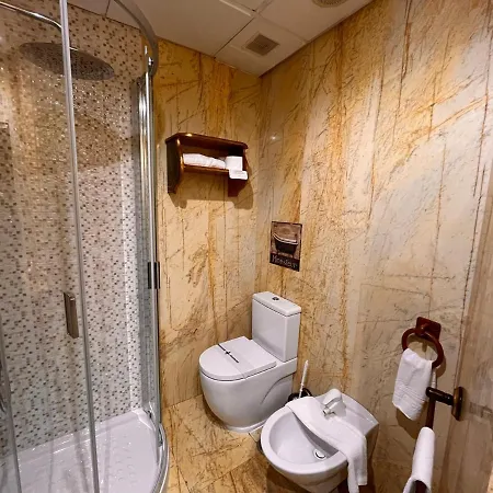 Microtel Placentinos מלון 2*