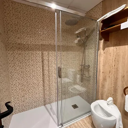מלון Microtel Placentinos 2*