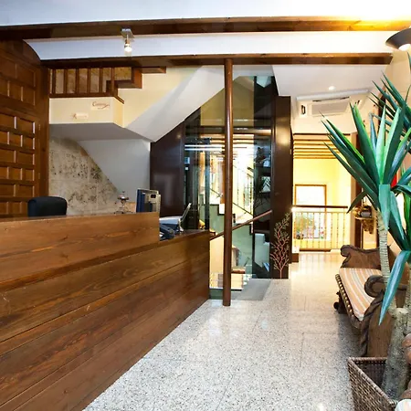 מלון Microtel Placentinos 2*