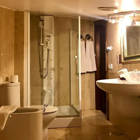 מלון Microtel Placentinos